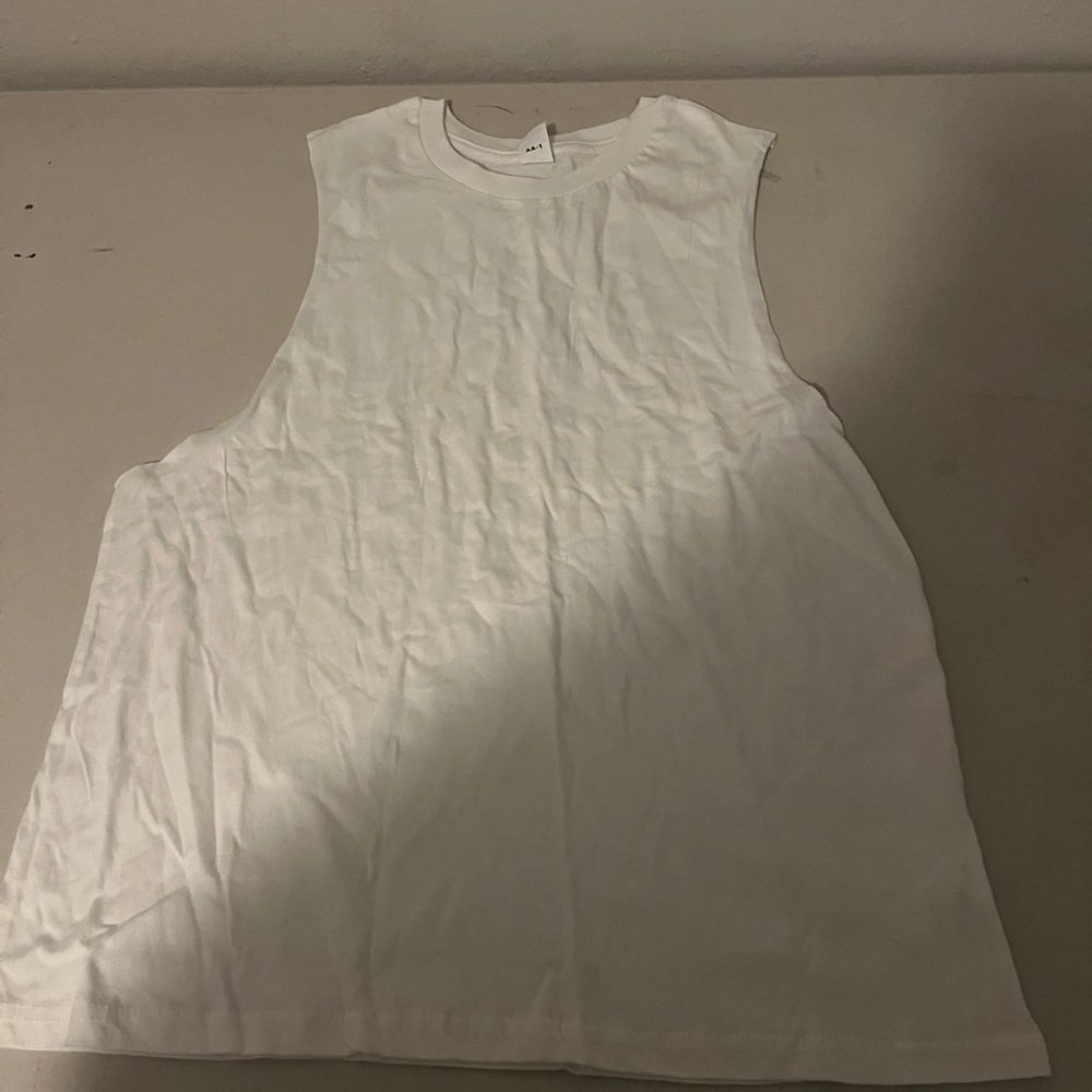 White Sleeveless Top‎